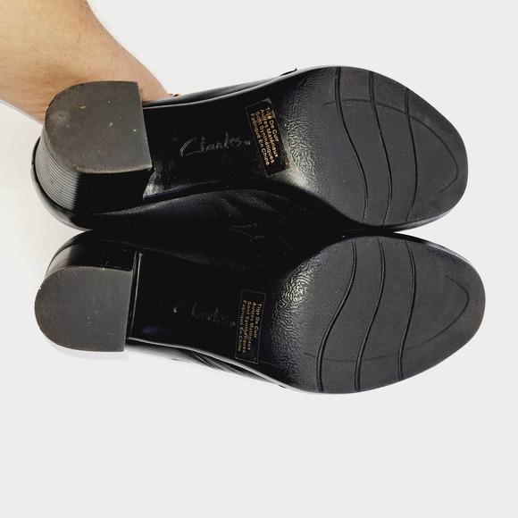 Clarks Bendable Black Leather 8.5 Heeled zipper ankle booties - Picture 6 of 8